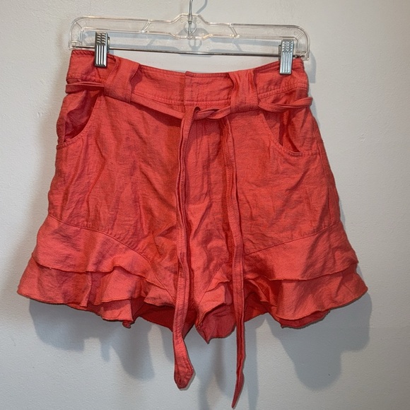 CeCe 2 shorts with tie ruffles - Picture 3 of 9